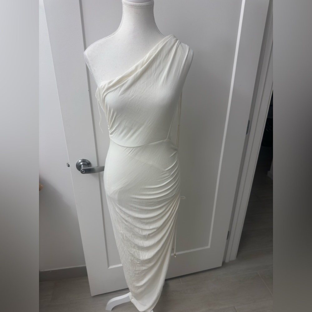 Significant Other Chic One-Shoulder Creme Dress size 4